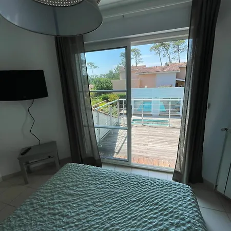 820 - Renovated, Pool, & Golf Within Walking Distance *