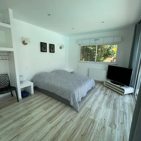 820 - Renovated, Pool, & Golf Within Walking Distance Villa